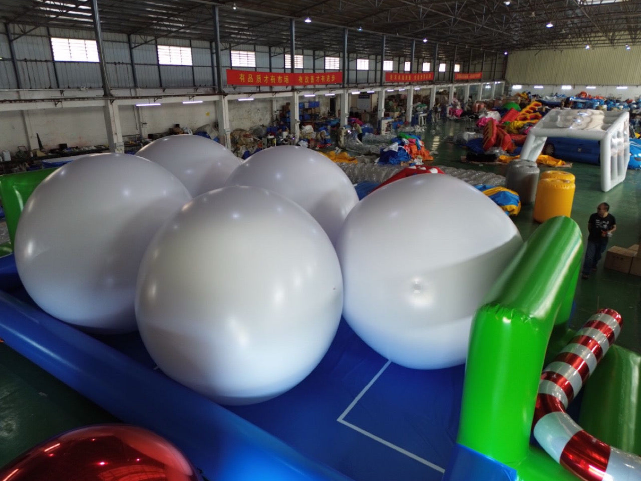 GIANT INFLATABLE BALLOON