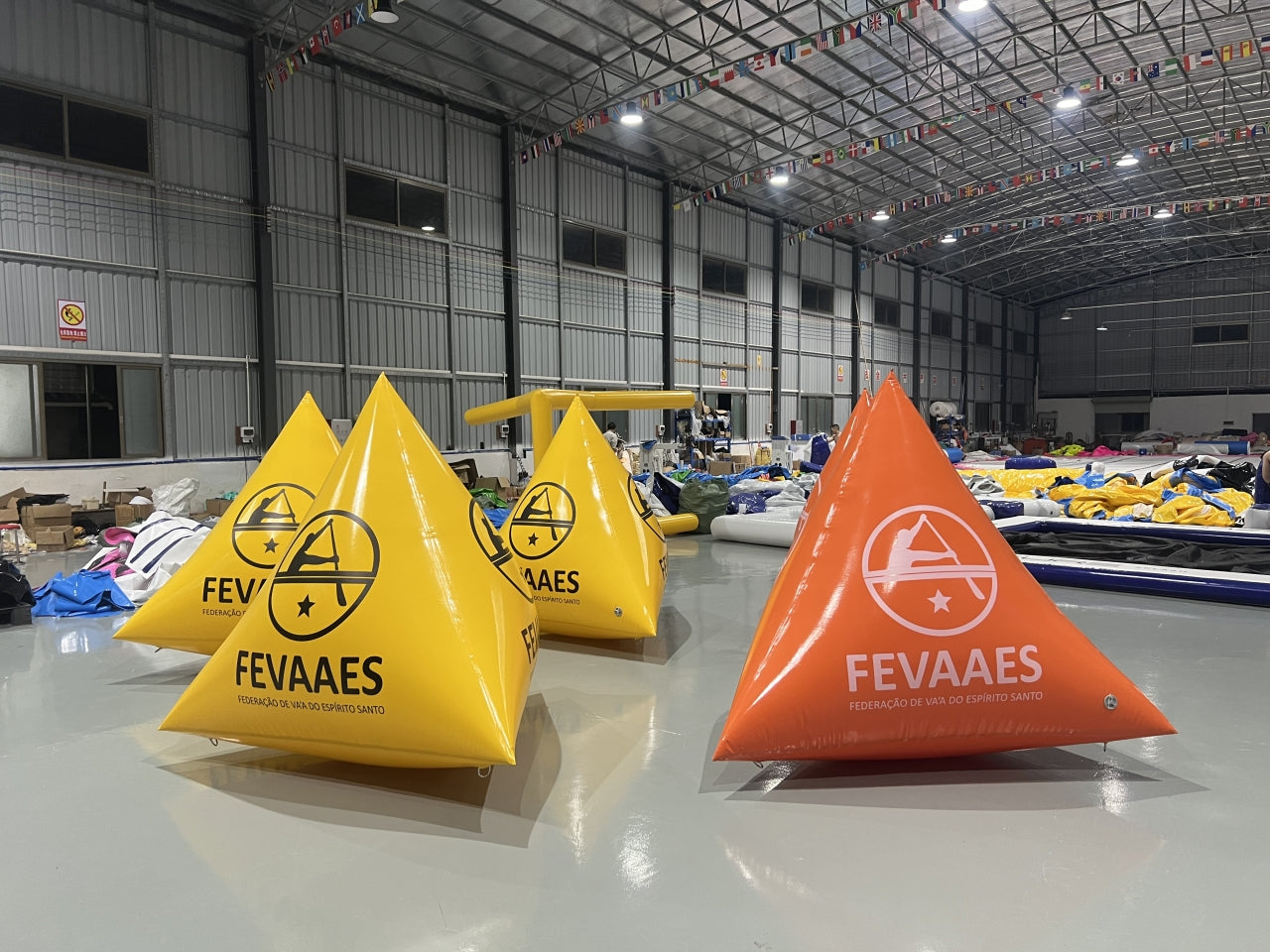 Pyramid Shape Inflatable Racing Marker Buoys For Paddle Surfing 2m Size