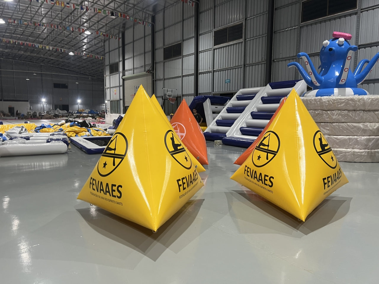 Pyramid Shape Inflatable Racing Marker Buoys For Paddle Surfing 2m Size