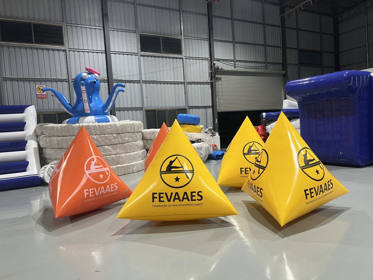 Pyramid Shape Inflatable Racing Marker Buoys For Paddle Surfing 2m Size