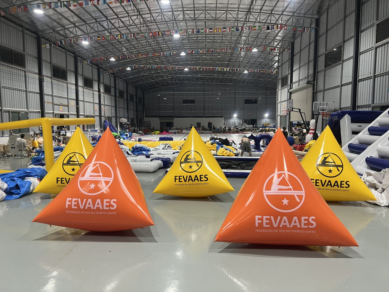 Pyramid Shape Inflatable Racing Marker Buoys For Paddle Surfing 2m Size