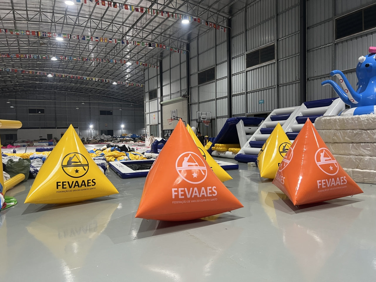 Pyramid Shape Inflatable Racing Marker Buoys For Paddle Surfing 2m Size